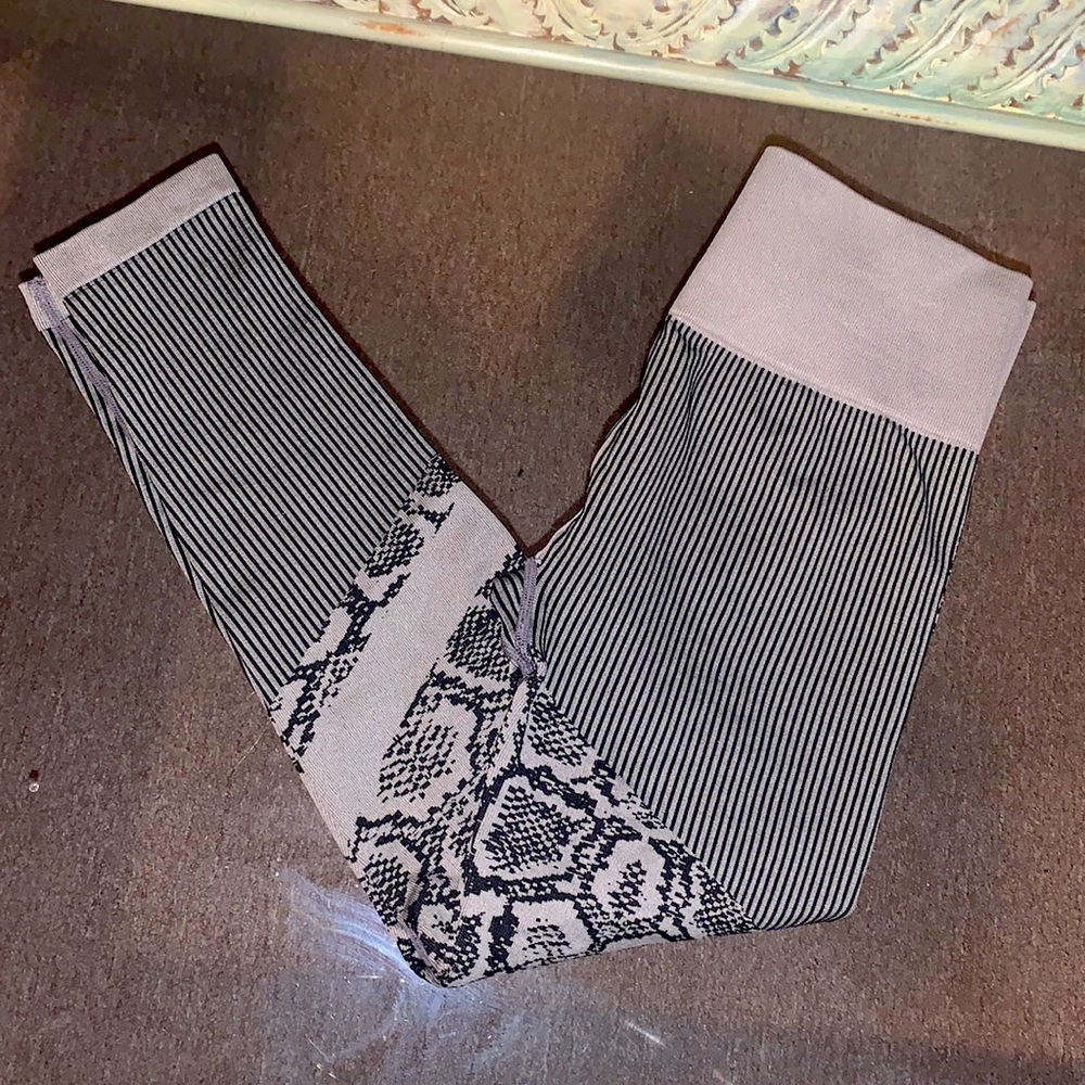 Brand new!! Maxxim Leggings-Size Large
